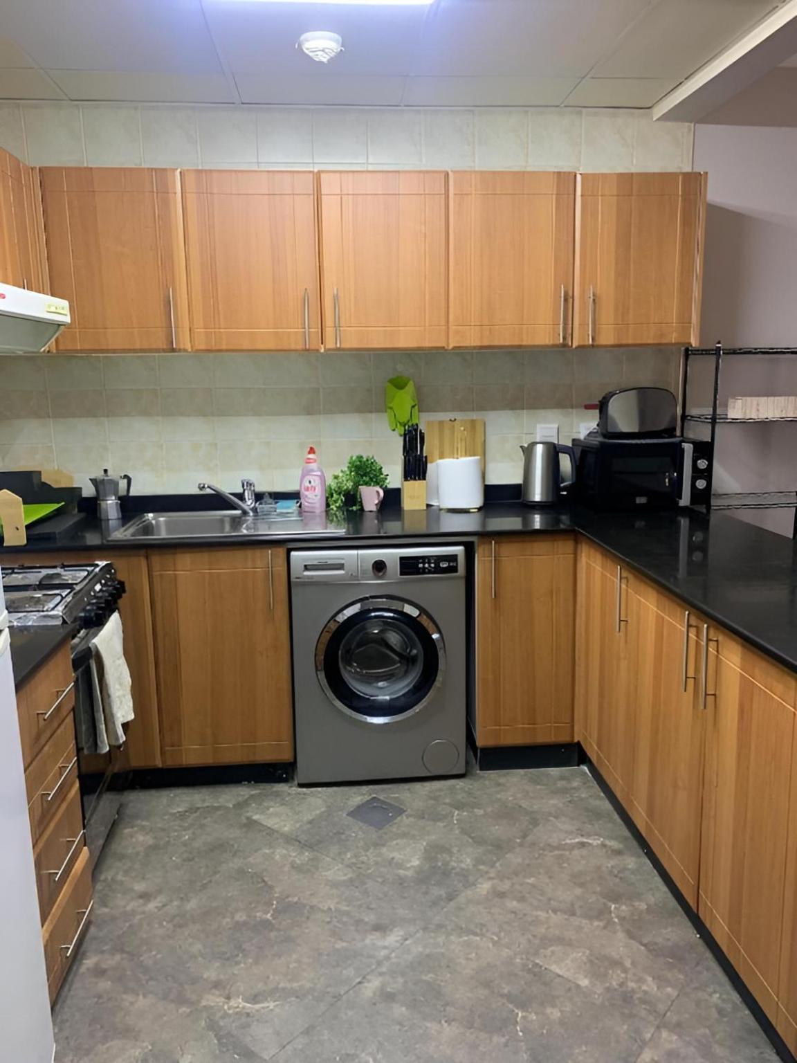 Huge Entire Apartment For Couples ,Families & Groups -Up To 5 Guests- With Free Pool, Steam & Sauna ,Jvc,Dubai Luaran gambar